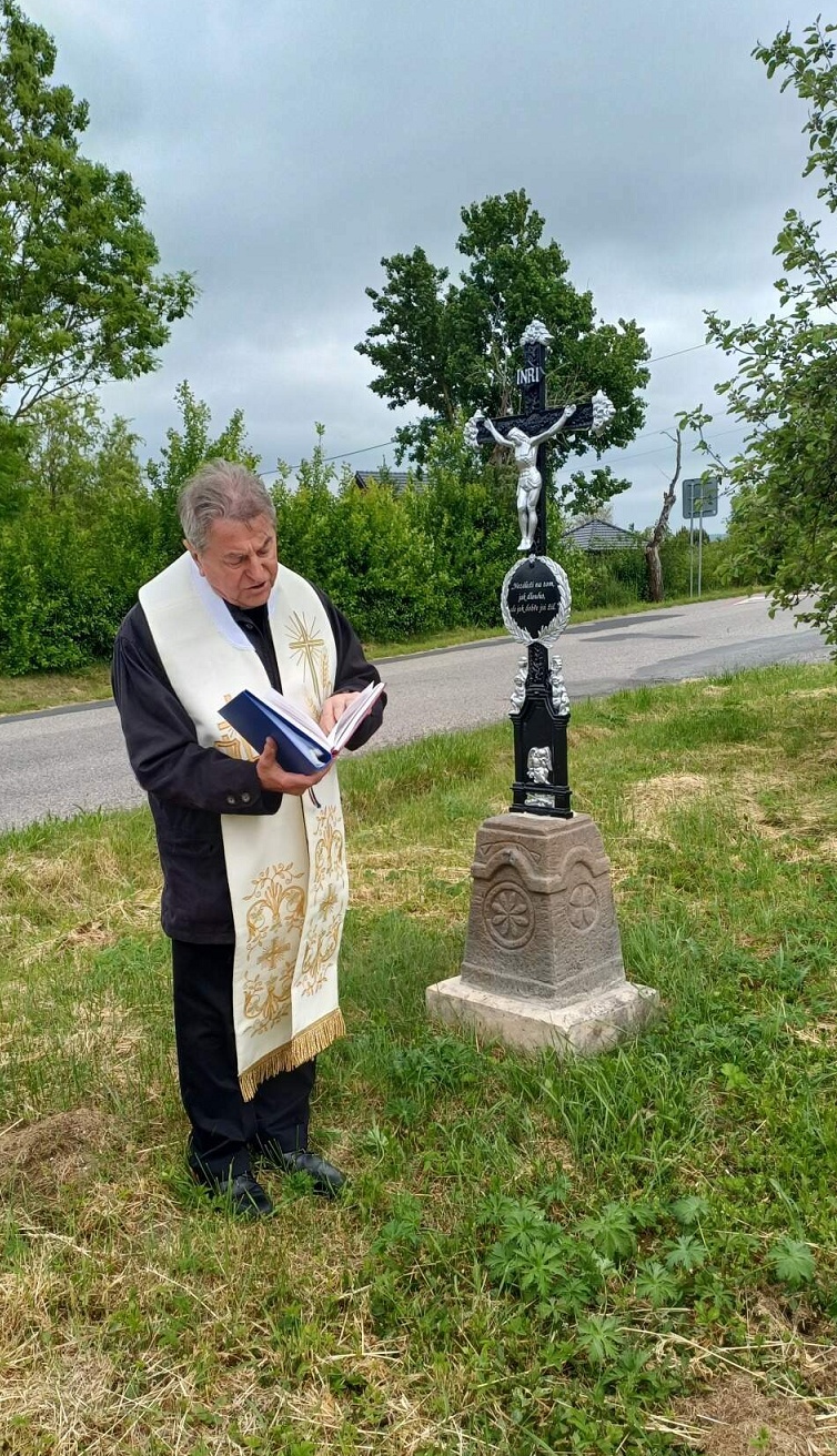 12 Svěcení kříže