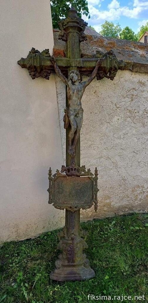 5 Tetínský kříž před renovací (1)