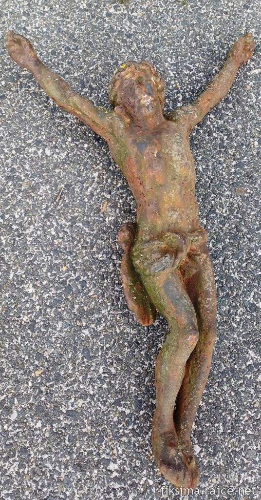 2 Části kříže před očištěním (2)