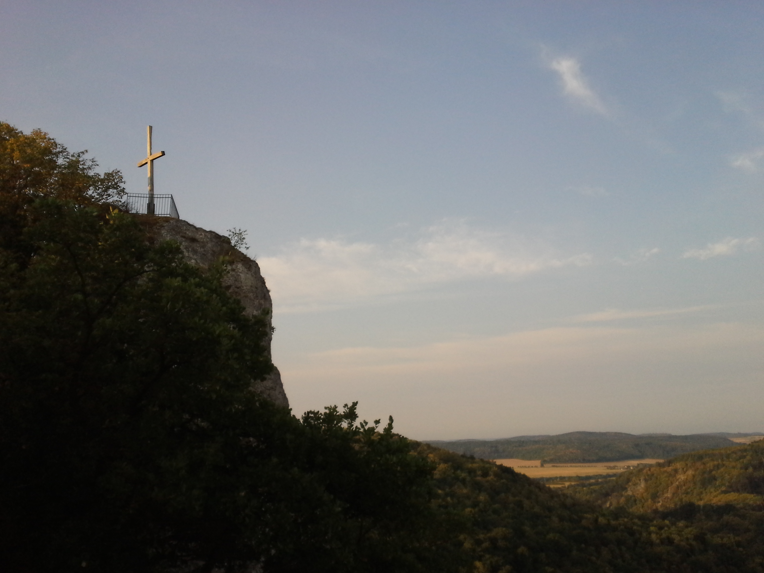 Kříž nad Svatým Janem pod skalou 2017 (8)