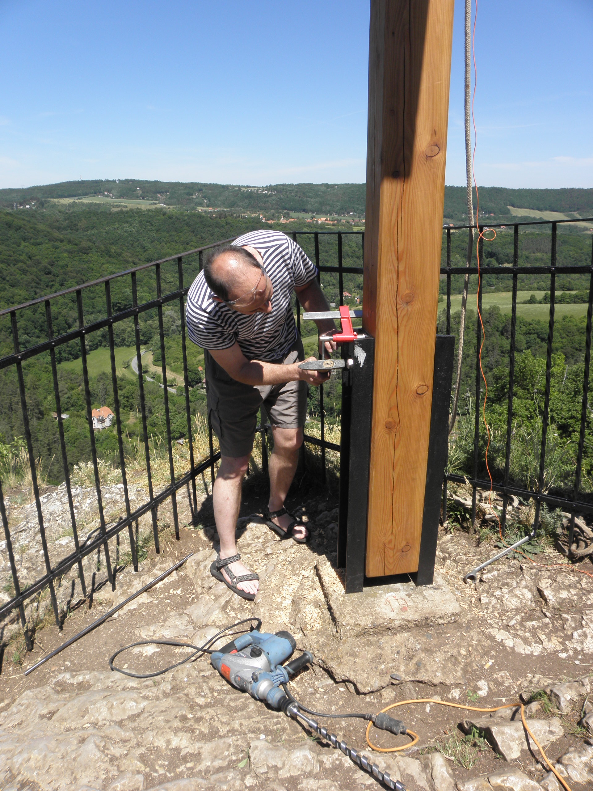 Kříž nad Svatým Janem pod skalou 2017 (64)